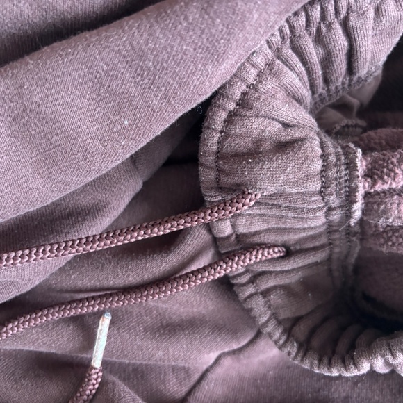 ALO Accolade Sweat Set - Picture 5 of 8